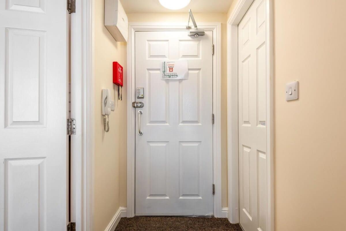 Bright 1 Bedroom Budget Flat In Central Pontefract Eksteriør billede