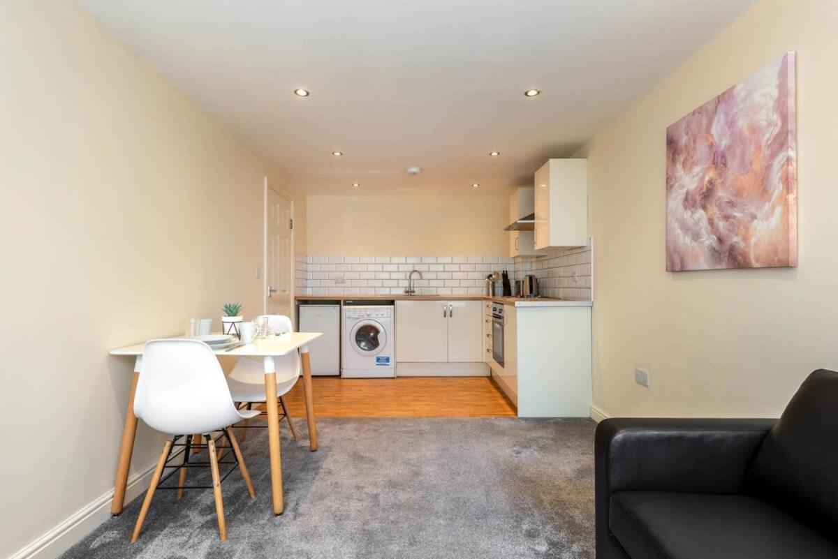 Bright 1 Bedroom Budget Flat In Central Pontefract Eksteriør billede