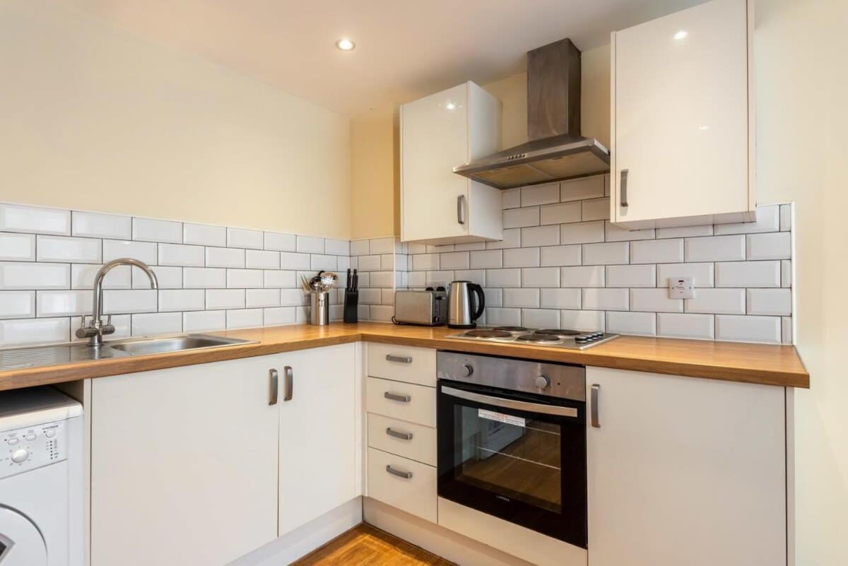 Bright 1 Bedroom Budget Flat In Central Pontefract Eksteriør billede
