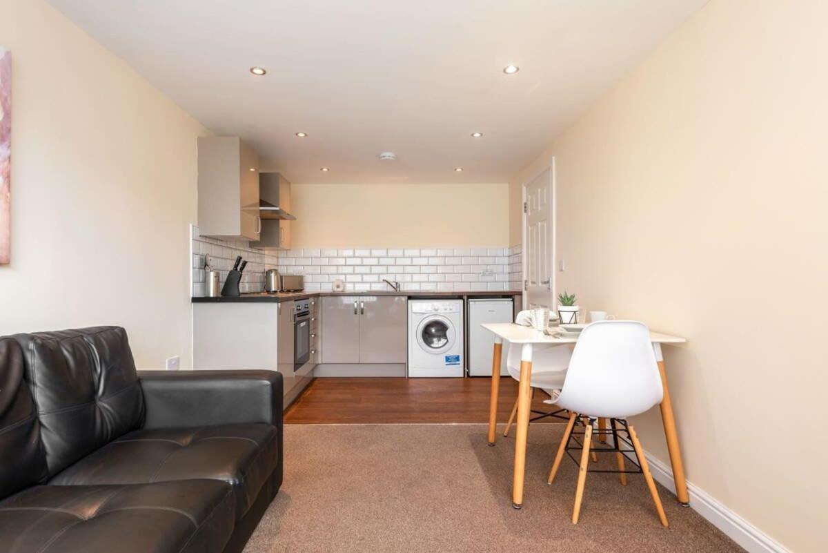 Bright 1 Bedroom Budget Flat In Central Pontefract Eksteriør billede