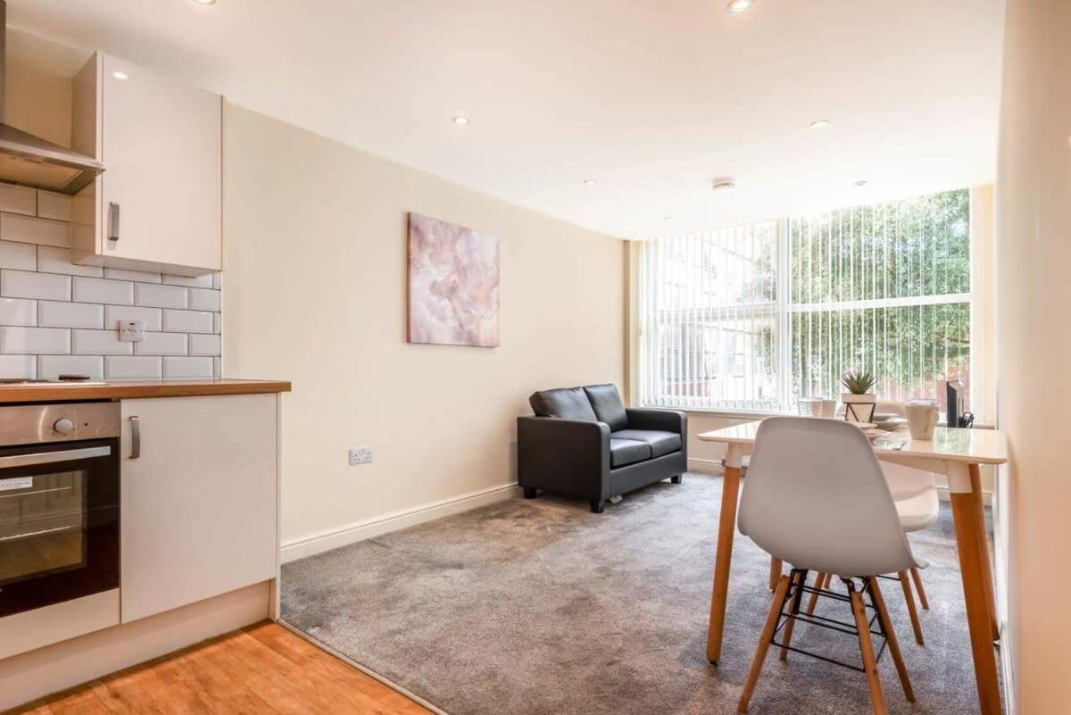 Bright 1 Bedroom Budget Flat In Central Pontefract Eksteriør billede